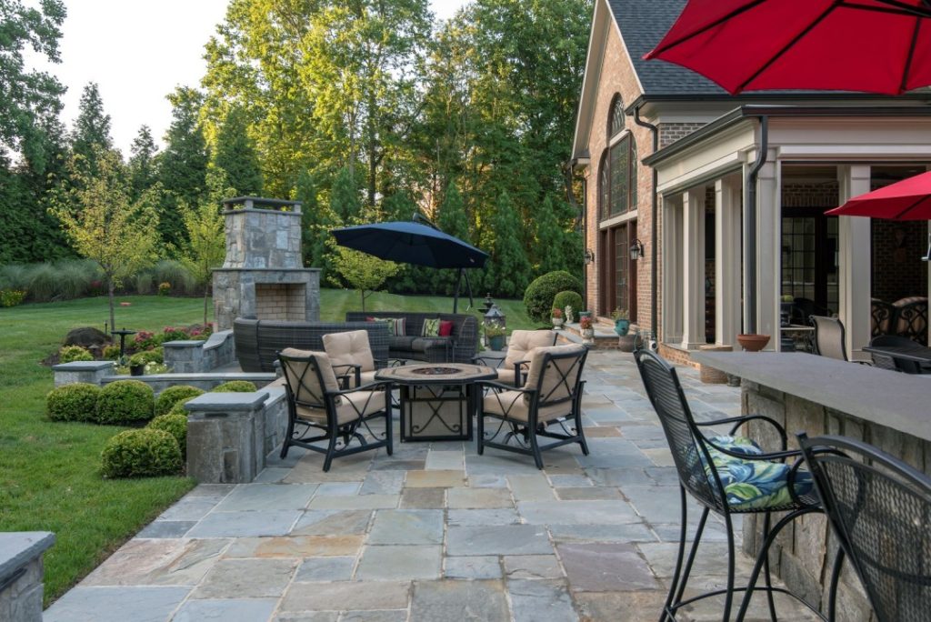 How Backyard Remodel Companies Design Stunning Outdoor Living Spaces